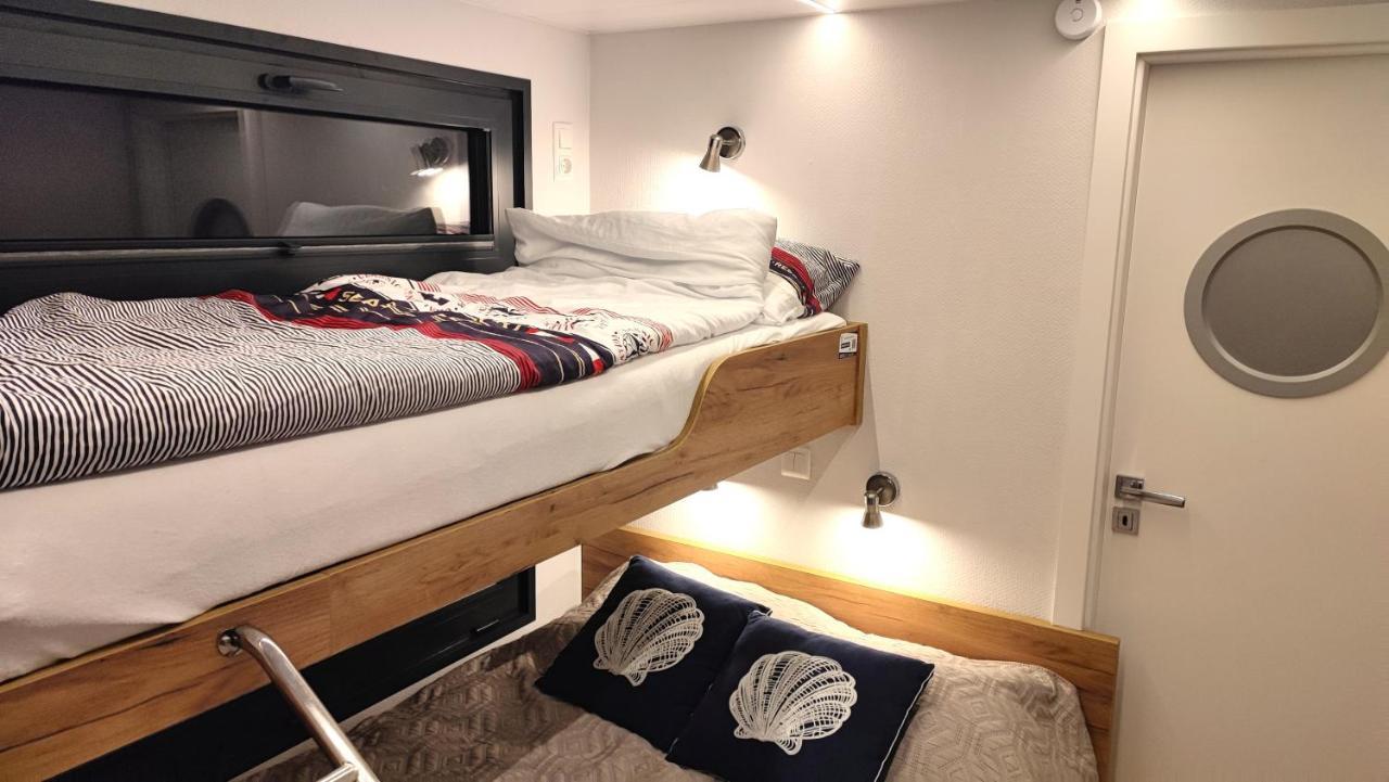 Houseboat Water King Apartament Plywajacy Dom Na Wodzie, 7 Os Vratislav Exteriér fotografie